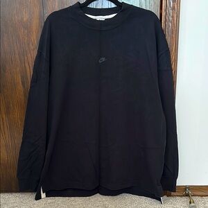 Nike Men’s long sleeve black shirt